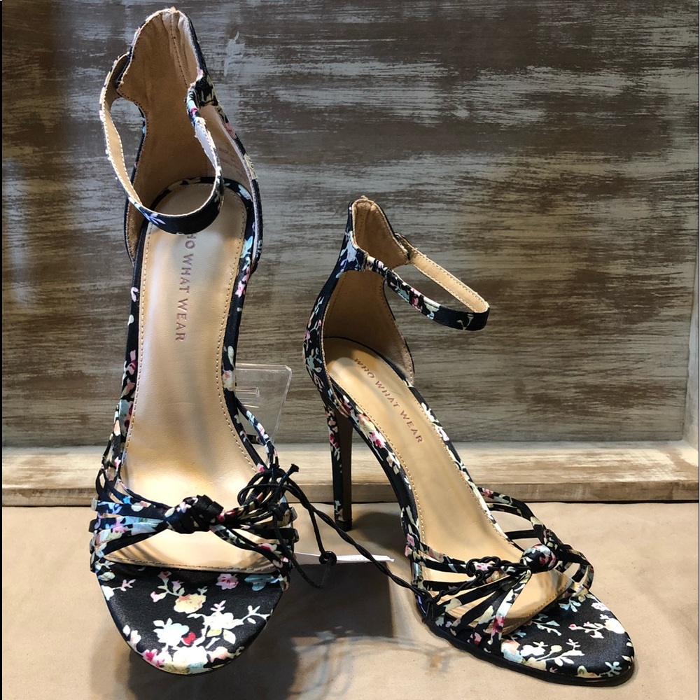 Cute Women’s Floral Knotted Stiletto Pumps, NWT’s